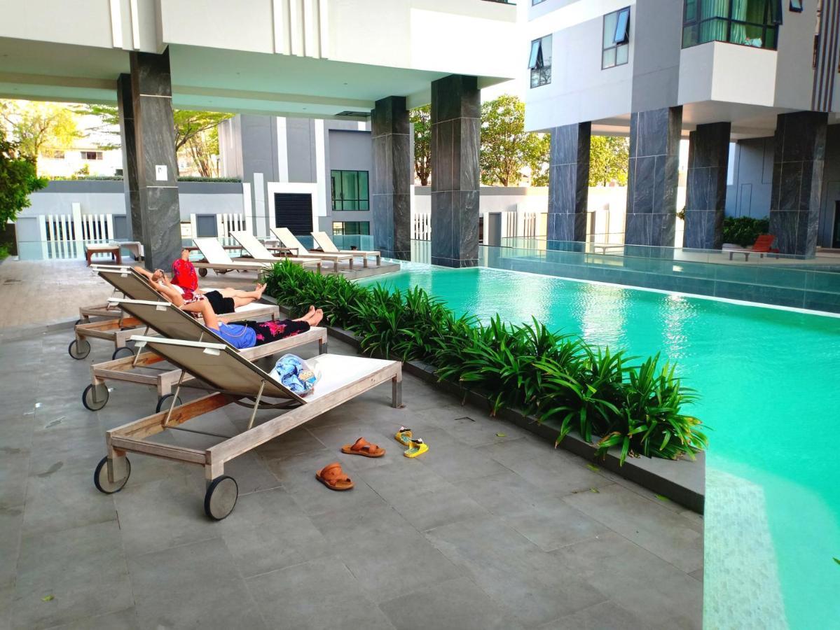 The Base Horizon Central Pattaya Eksteriør bilde